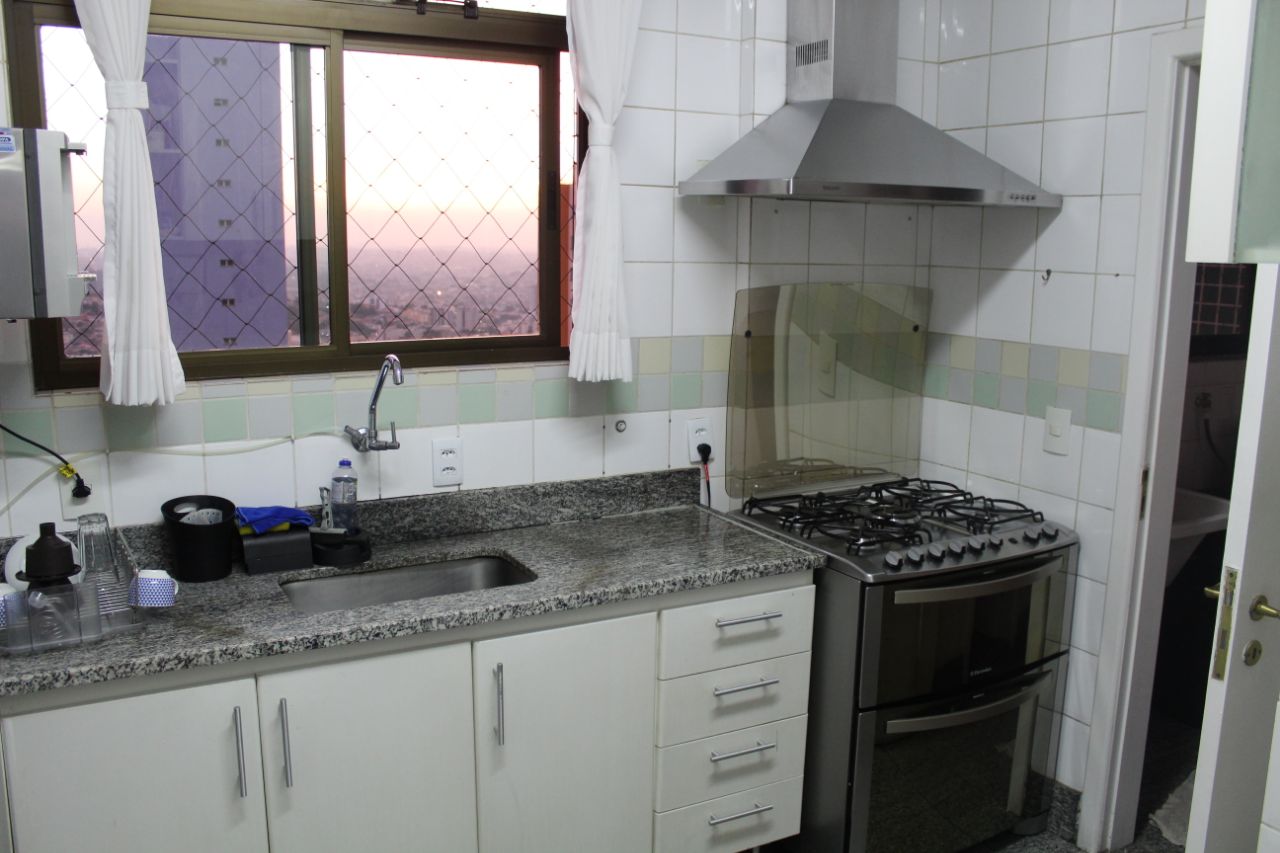 Apartamento à venda com 4 quartos, 140m² - Foto 4