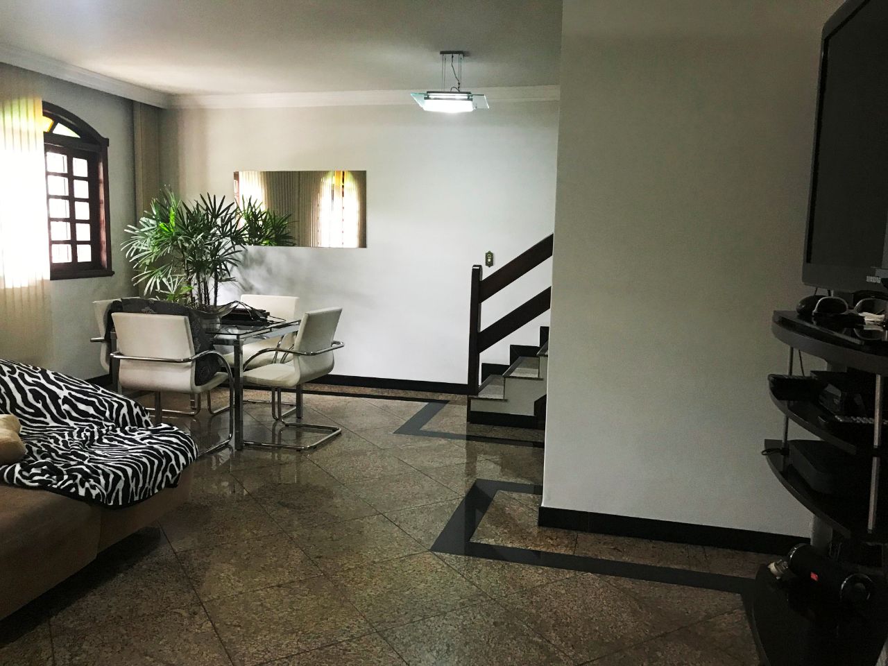 Casa à venda com 5 quartos, 352m² - Foto 1