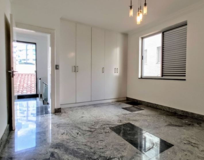 Casa à venda com 4 quartos, 470m² - Foto 17