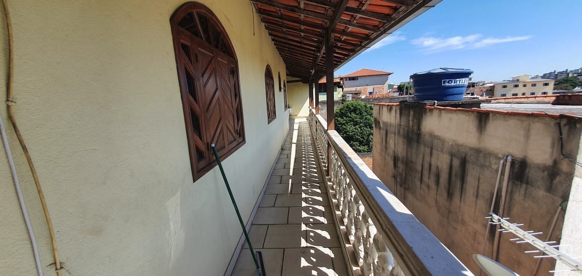 Casa à venda com 4 quartos, 300m² - Foto 18