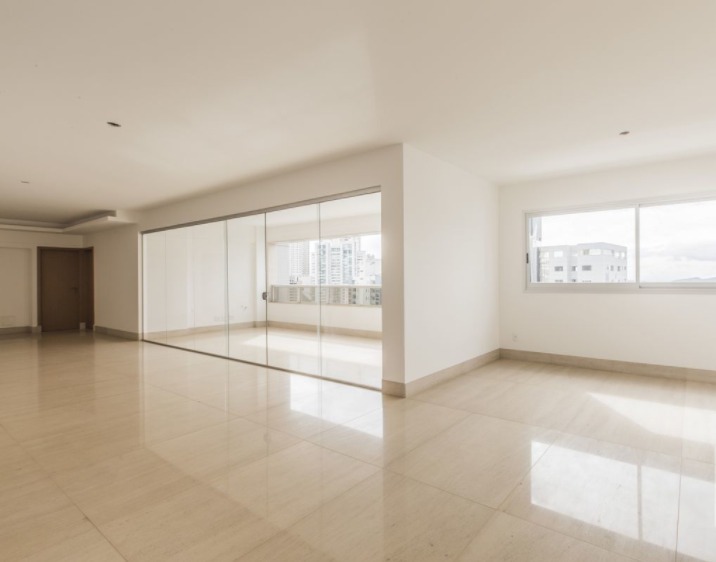 Apartamento à venda com 4 quartos, 216m² - Foto 2