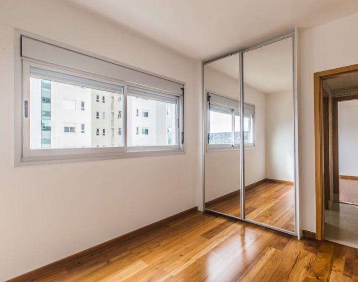 Apartamento à venda com 4 quartos, 216m² - Foto 10