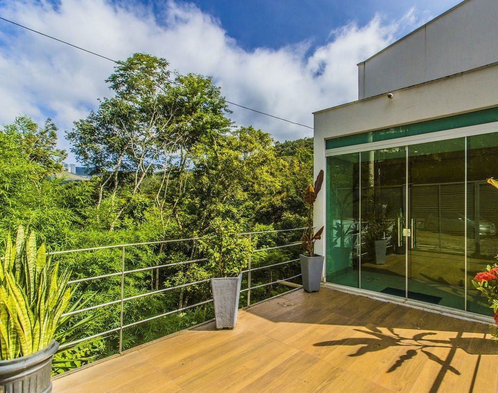 Casa de Condomínio à venda com 3 quartos, 290m² - Foto 1