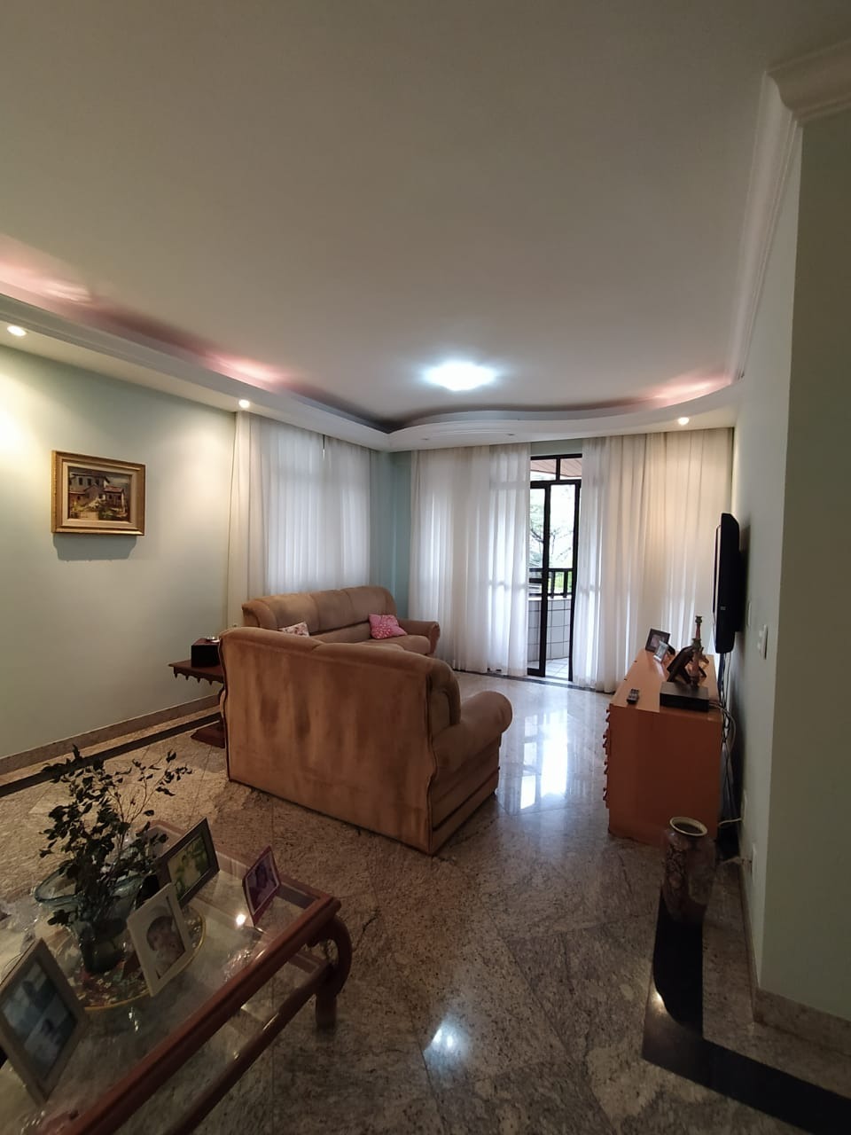 Apartamento à venda com 4 quartos, 196m² - Foto 2