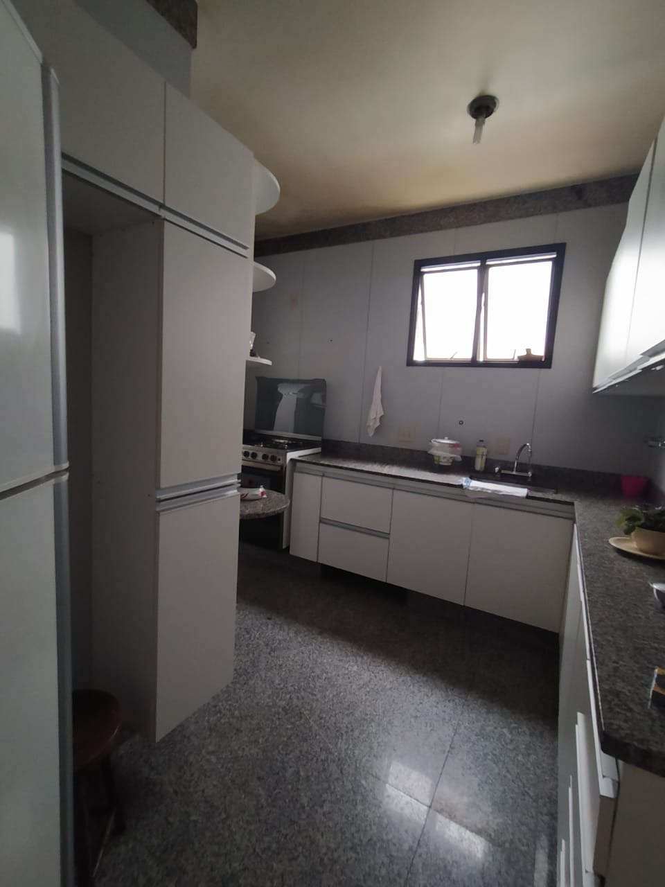 Apartamento à venda com 4 quartos, 196m² - Foto 7