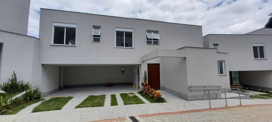 Casa de Condomínio à venda com 4 quartos, 235m² - Foto 2