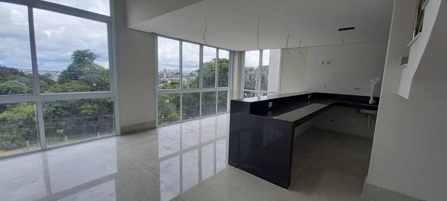 Casa de Condomínio à venda com 4 quartos, 235m² - Foto 4