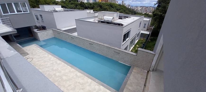 Casa de Condomínio à venda com 4 quartos, 235m² - Foto 1