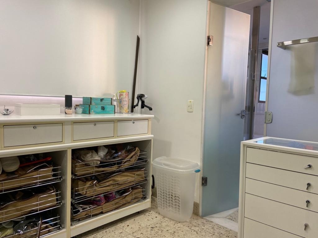 Apartamento à venda com 4 quartos, 218m² - Foto 15