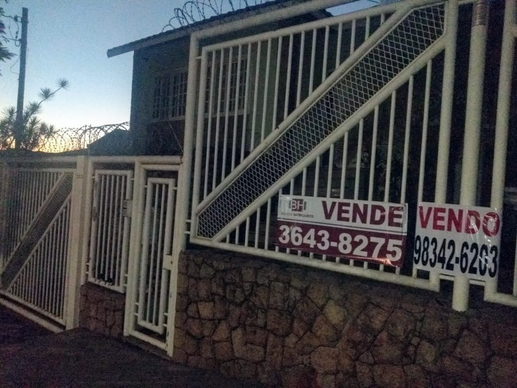 Casa à venda com 4 quartos, 360m² - Foto 1