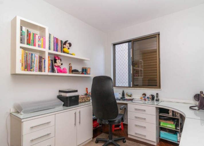 Apartamento à venda com 4 quartos, 180m² - Foto 17