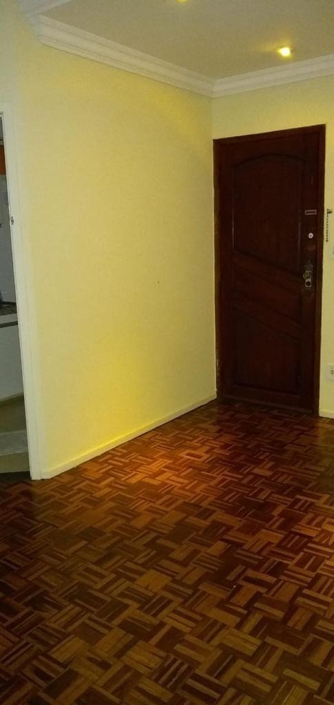 Apartamento à venda com 3 quartos, 75m² - Foto 2