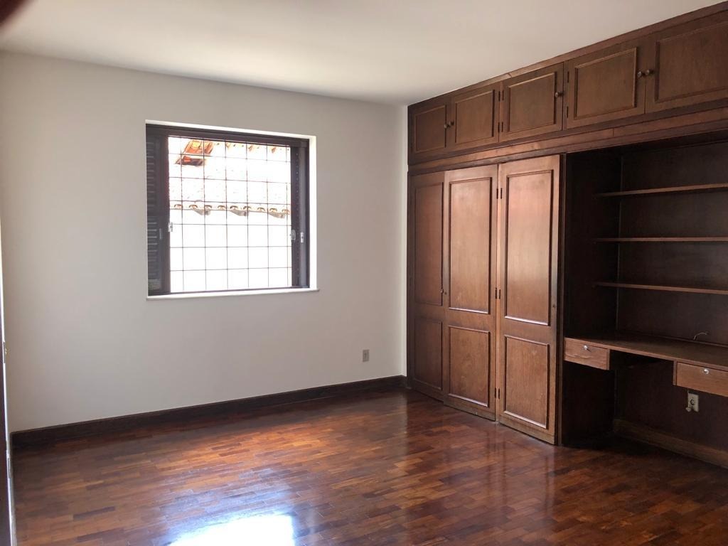 Casa à venda com 5 quartos, 330m² - Foto 4