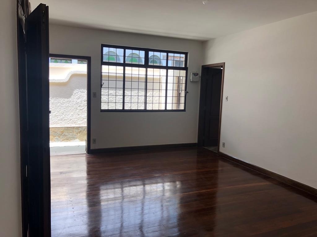 Casa à venda com 5 quartos, 330m² - Foto 5