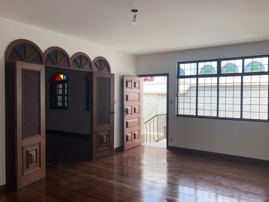 Casa à venda com 5 quartos, 330m² - Foto 6