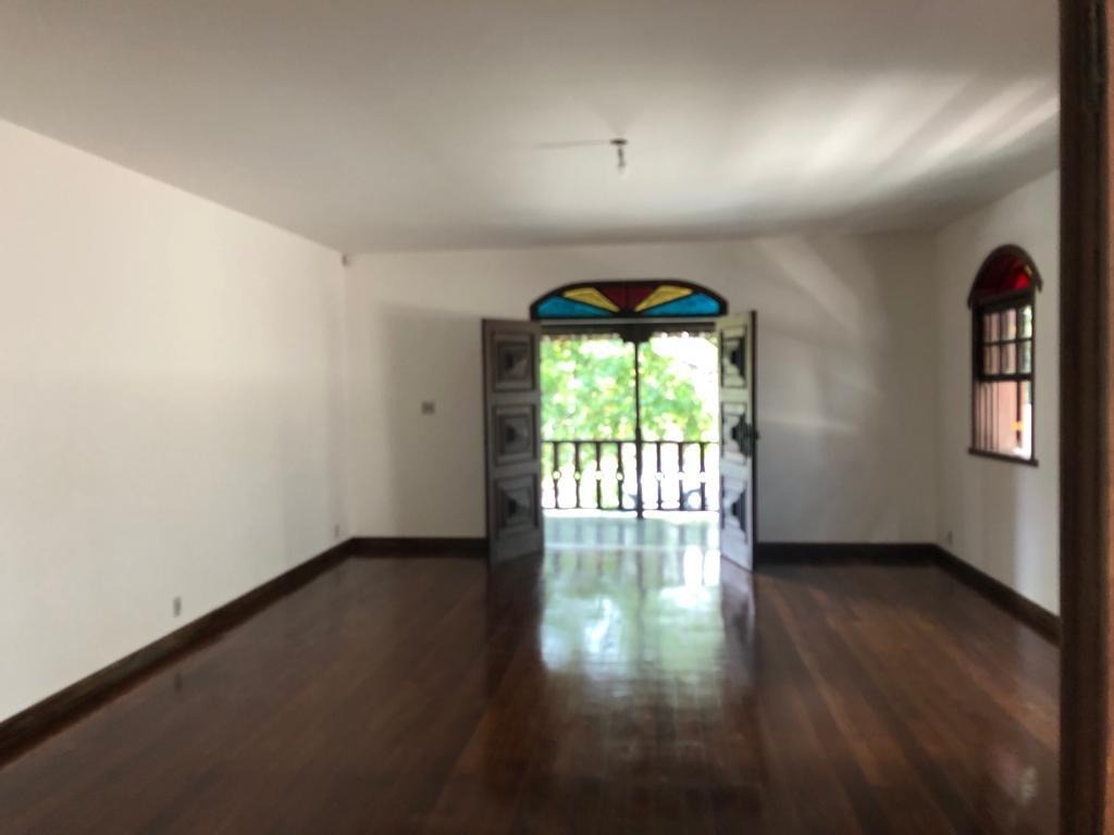 Casa à venda com 5 quartos, 330m² - Foto 14