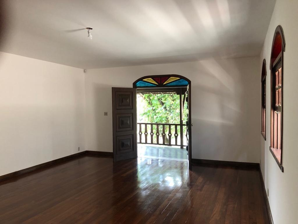 Casa à venda com 5 quartos, 330m² - Foto 16