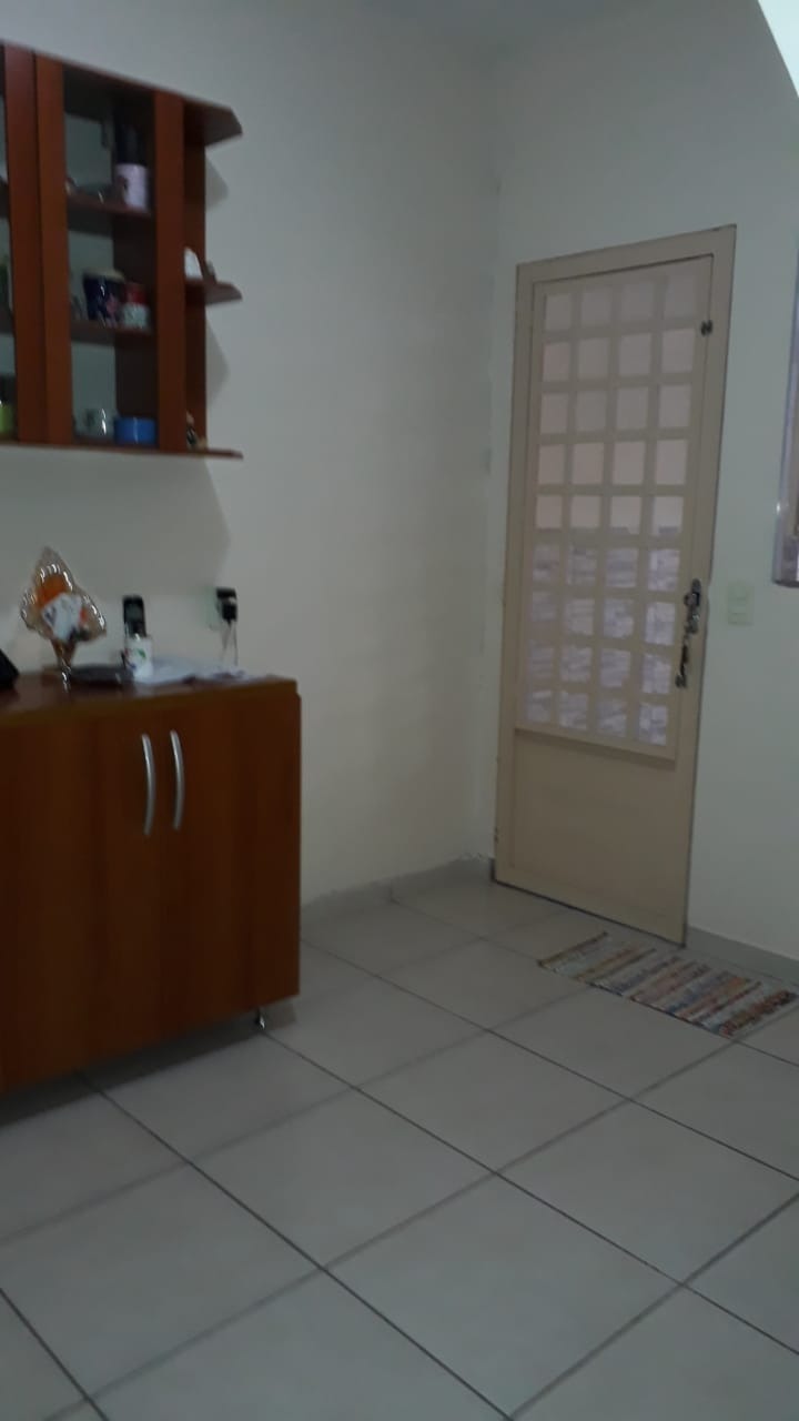 Casa à venda com 2 quartos, 150m² - Foto 2