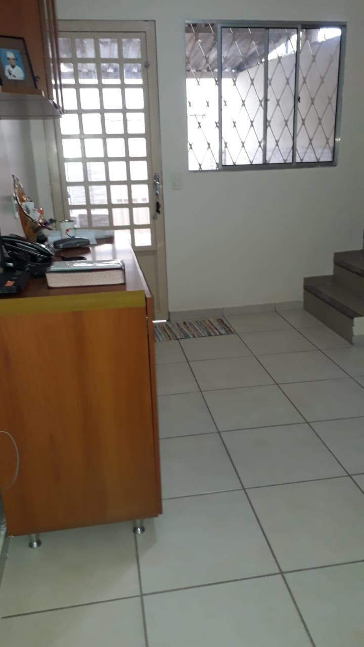 Casa à venda com 2 quartos, 150m² - Foto 1