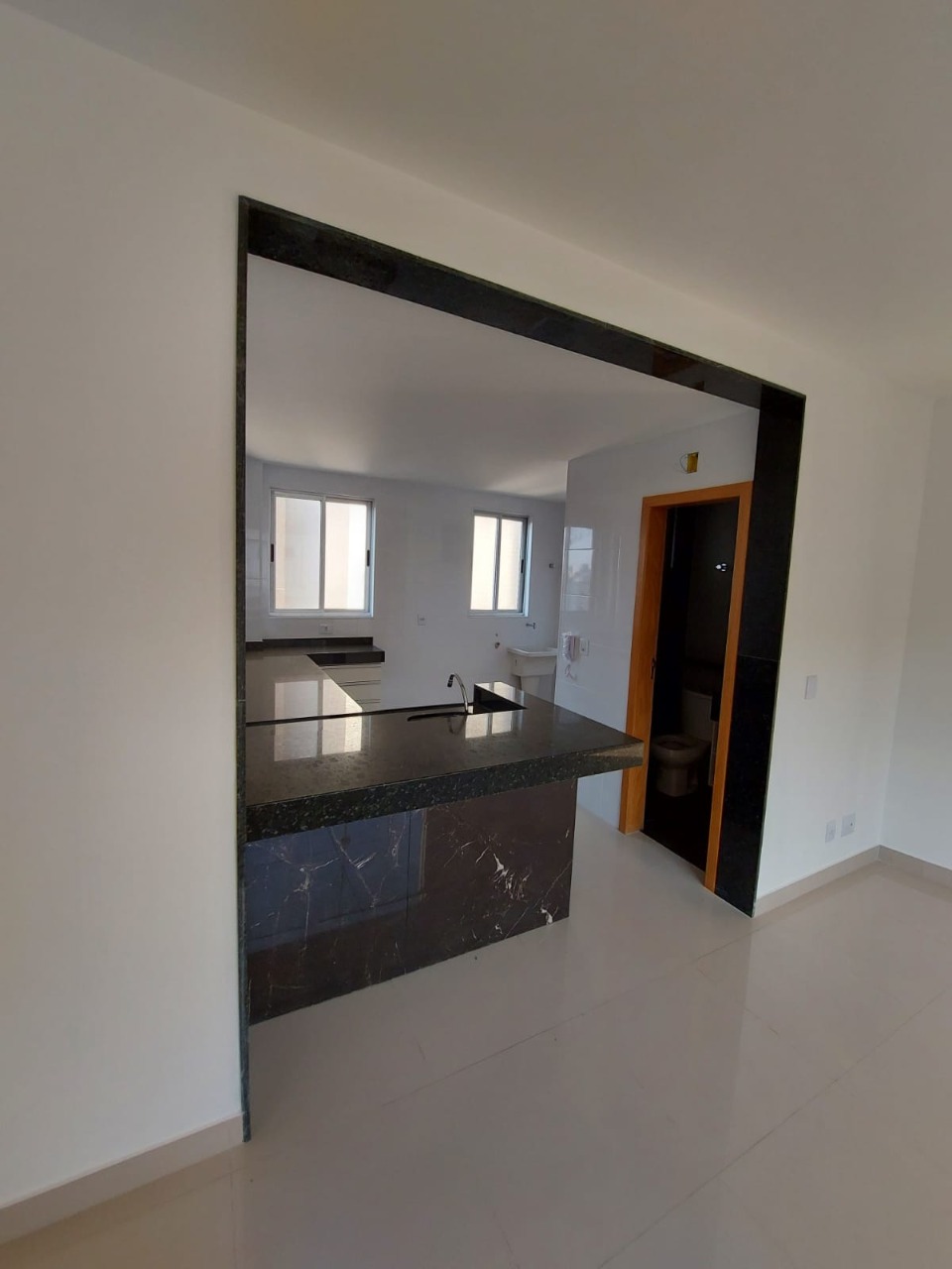 Apartamento à venda com 2 quartos, 66m² - Foto 2