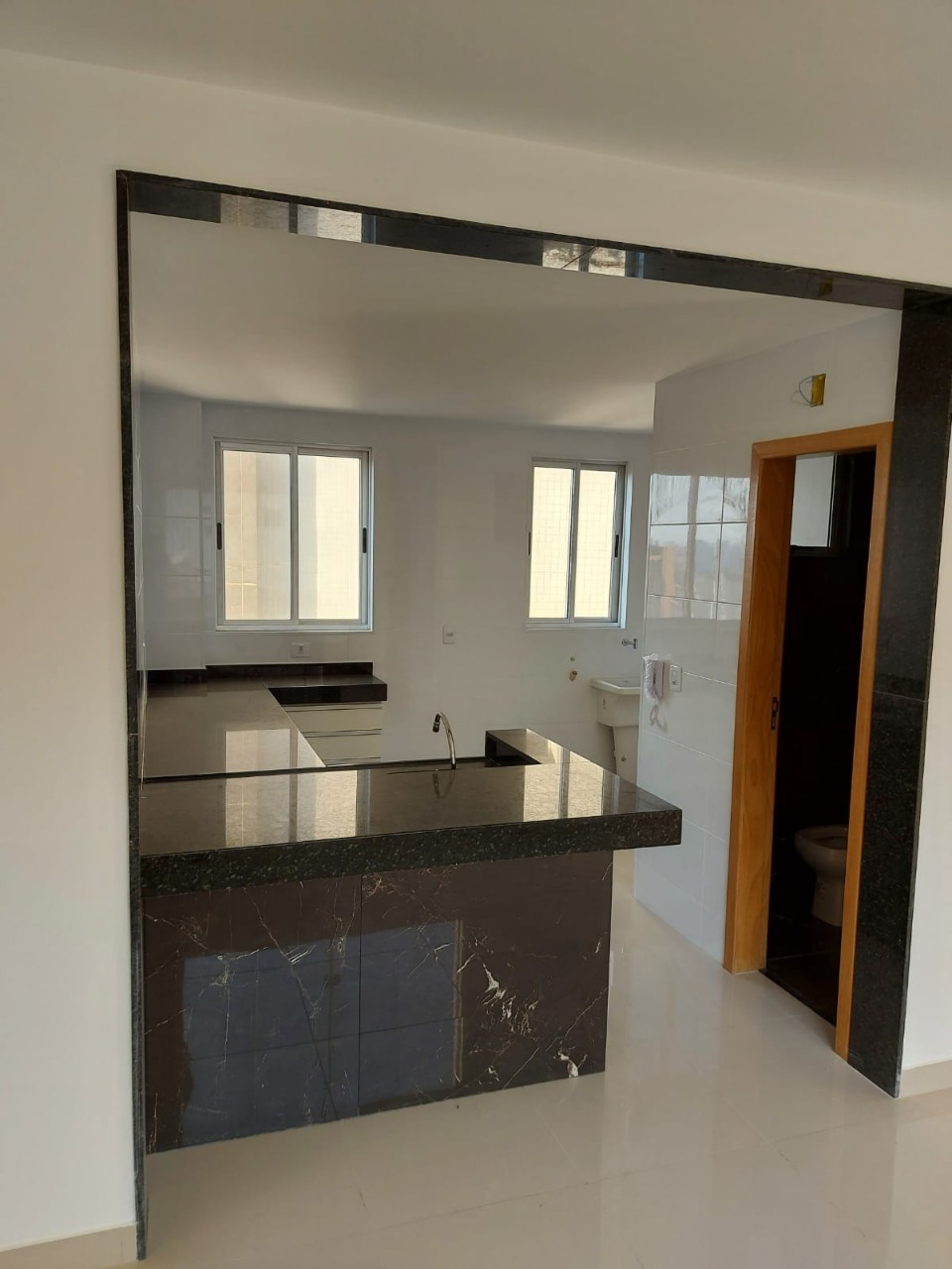 Apartamento à venda com 2 quartos, 65m² - Foto 1