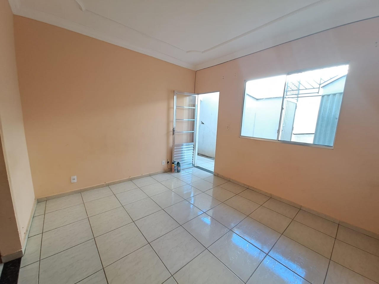 Casa à venda com 2 quartos, 68m² - Foto 2