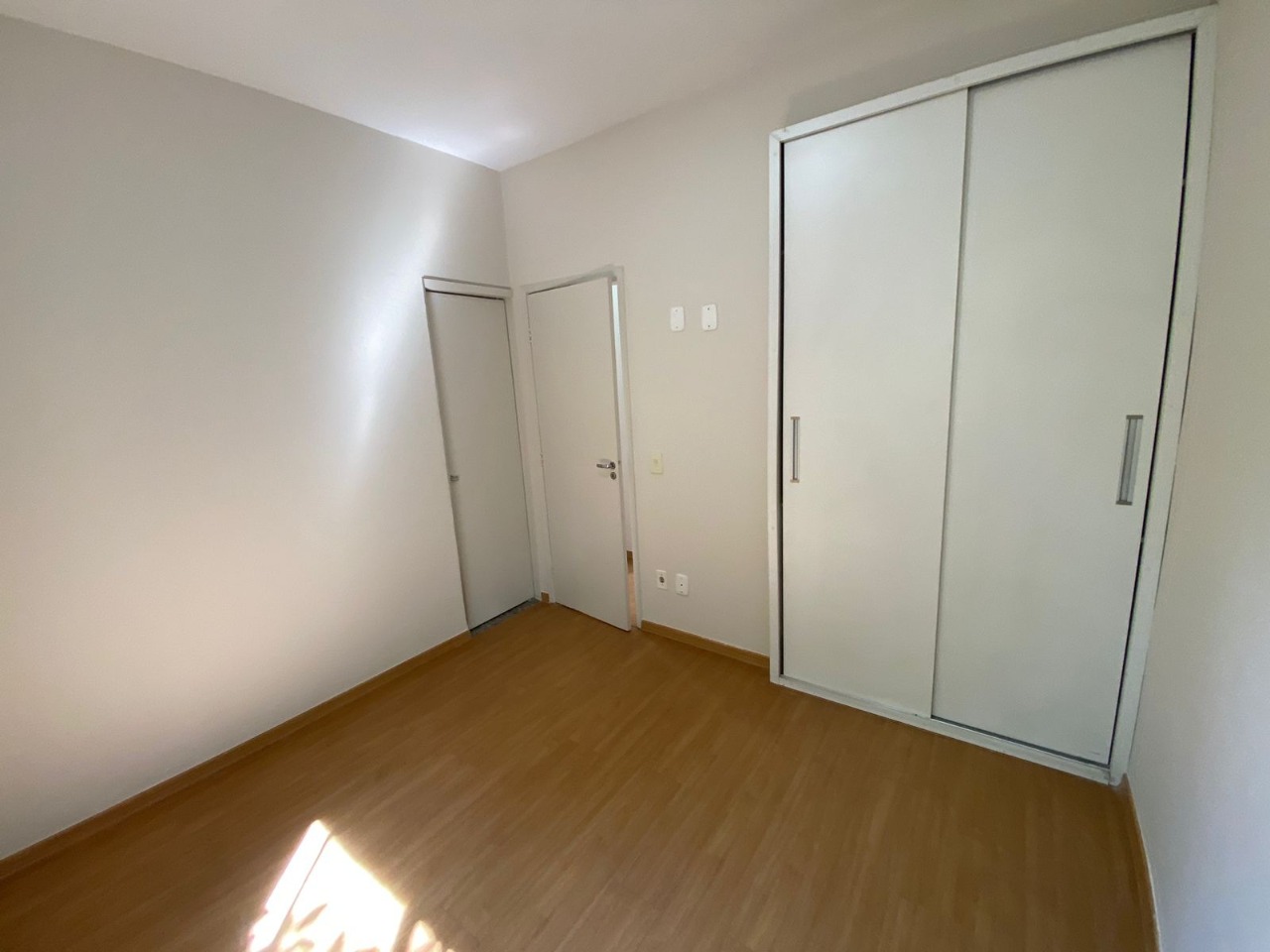 Apartamento à venda com 2 quartos, 95m² - Foto 4