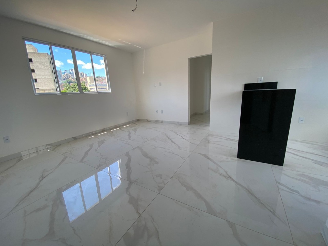 Apartamento à venda com 3 quartos, 83m² - Foto 2