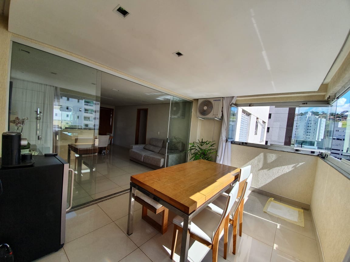 Apartamento à venda com 4 quartos, 120m² - Foto 1