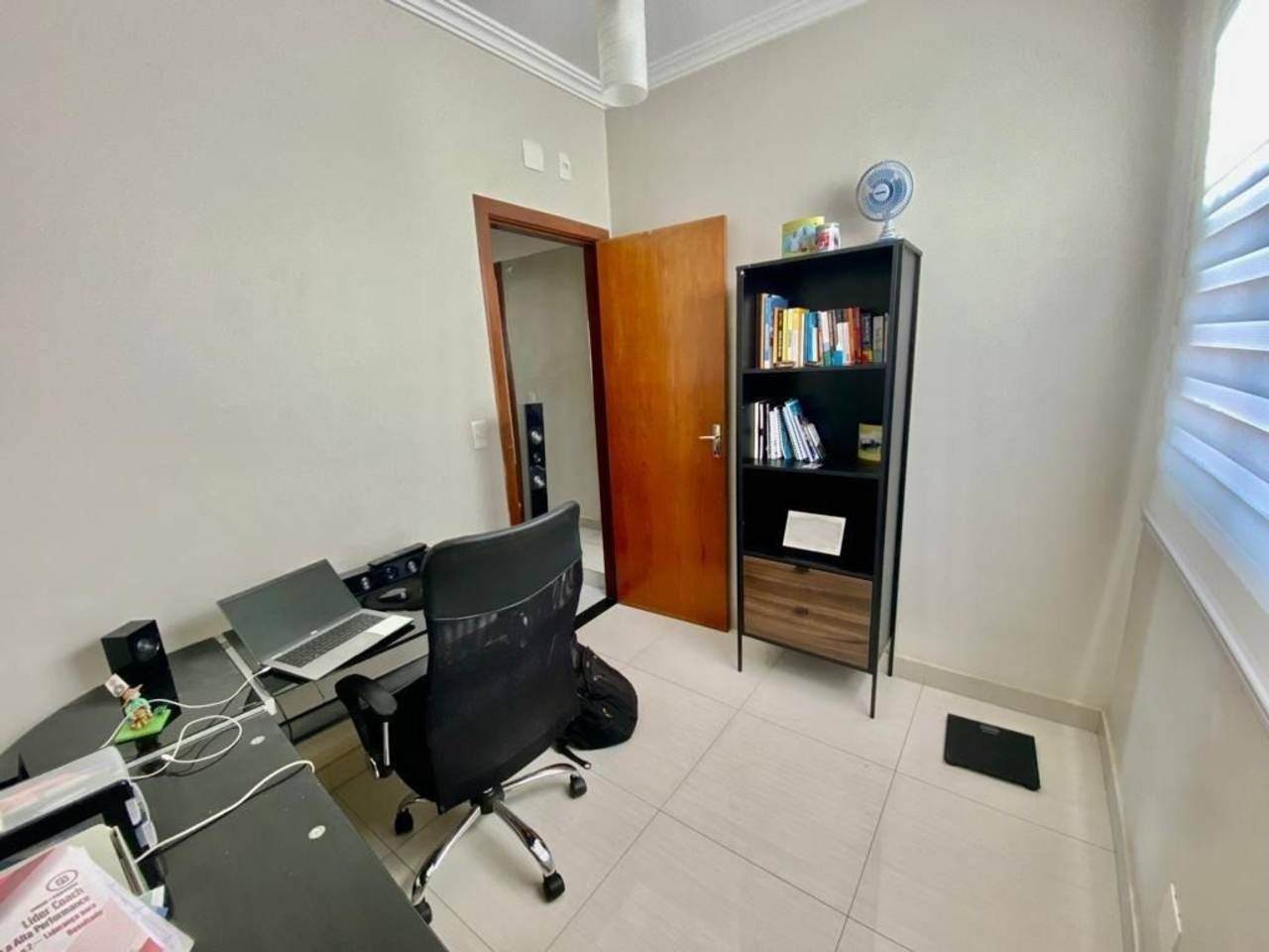 Apartamento à venda com 3 quartos, 75m² - Foto 2