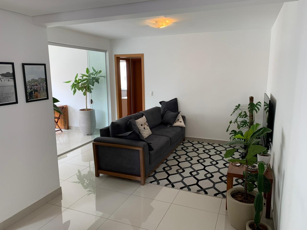 Apartamento à venda com 2 quartos, 77m² - Foto 2