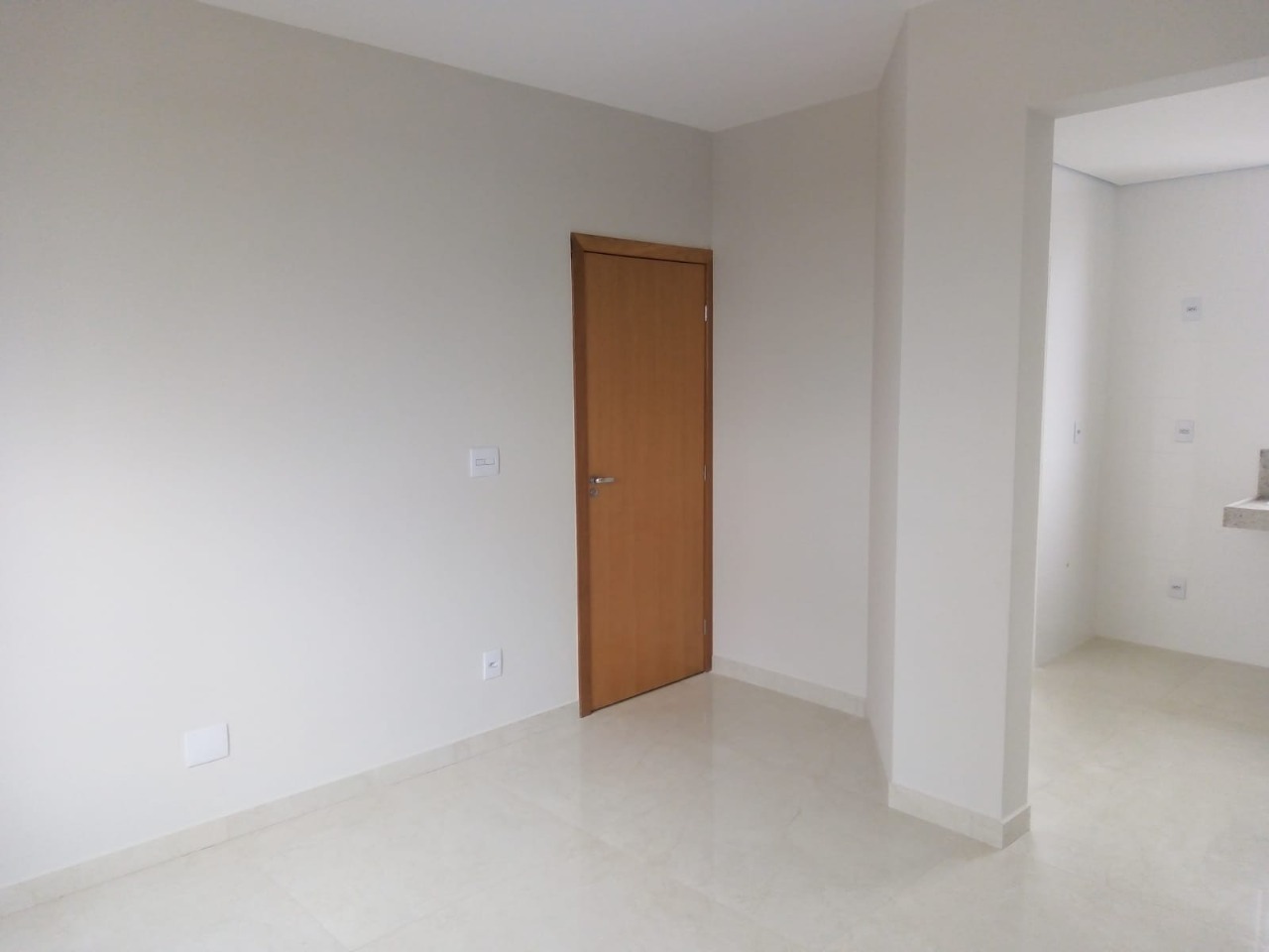 Apartamento à venda com 3 quartos, 85m² - Foto 2