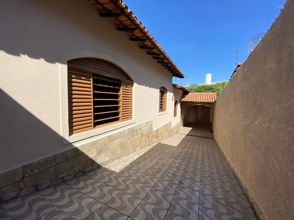 Casa à venda com 5 quartos, 230m² - Foto 14