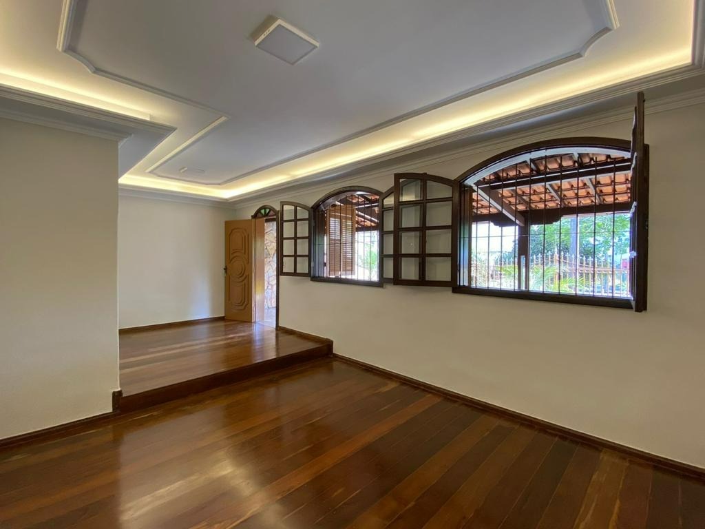 Casa à venda com 5 quartos, 230m² - Foto 9