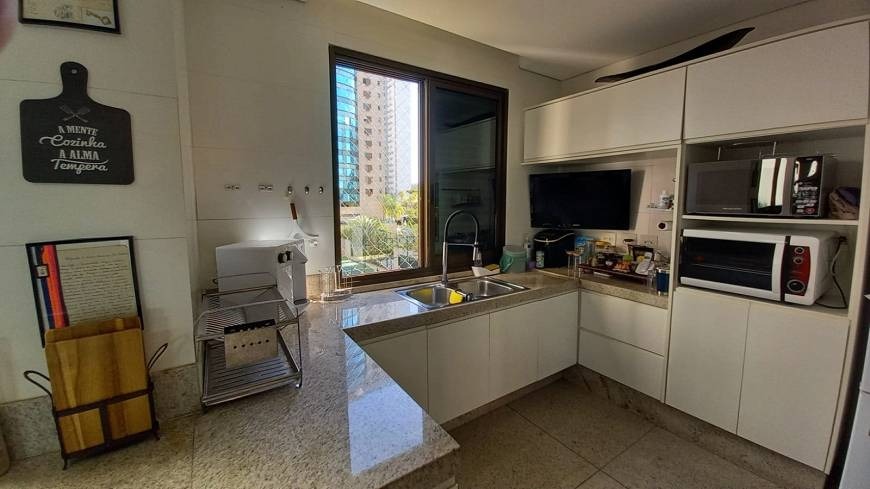 Apartamento à venda com 3 quartos, 180m² - Foto 7