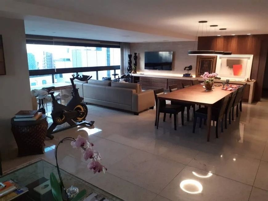 Apartamento à venda com 4 quartos, 215m² - Foto 1