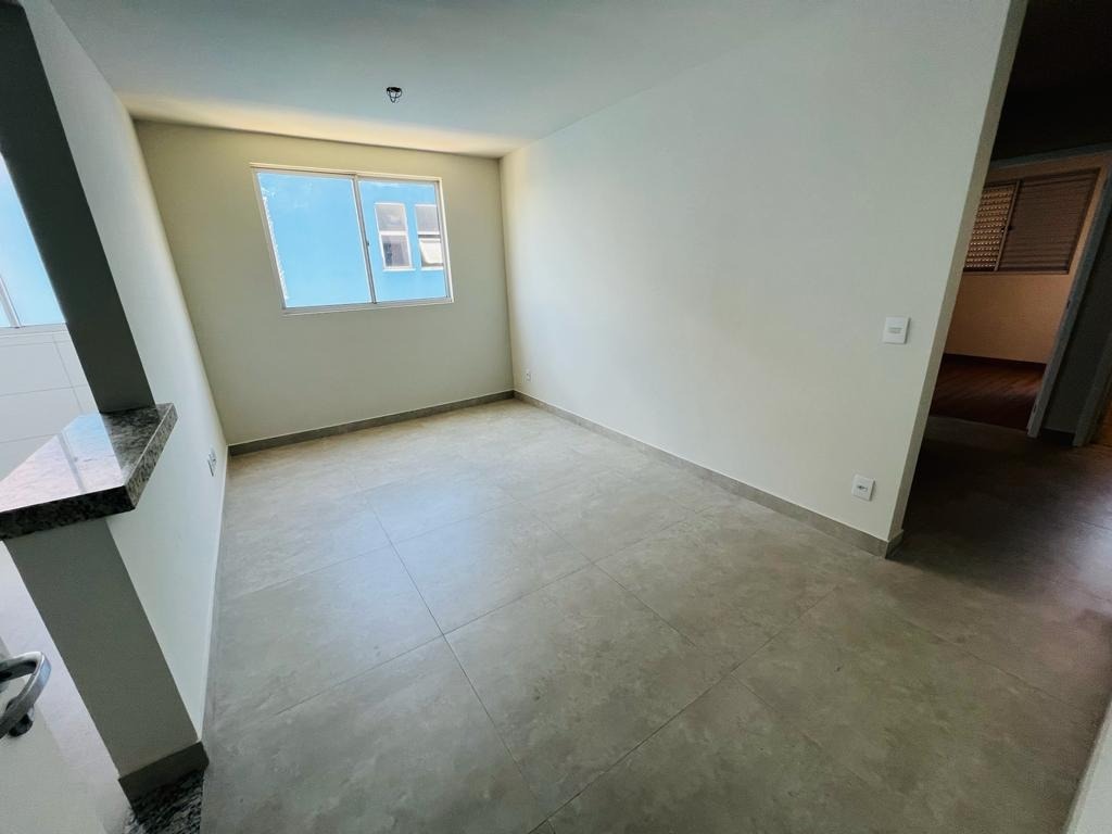 Apartamento à venda com 2 quartos, 64m² - Foto 2