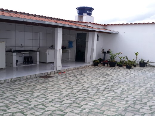 Casa à venda com 3 quartos, 300m² - Foto 1