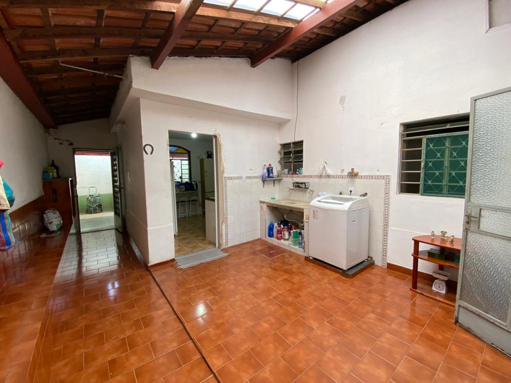 Casa à venda com 2 quartos, 250m² - Foto 2