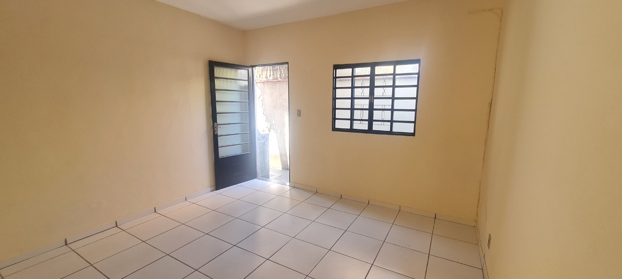 Casa para alugar com 2 quartos, 85m² - Foto 1