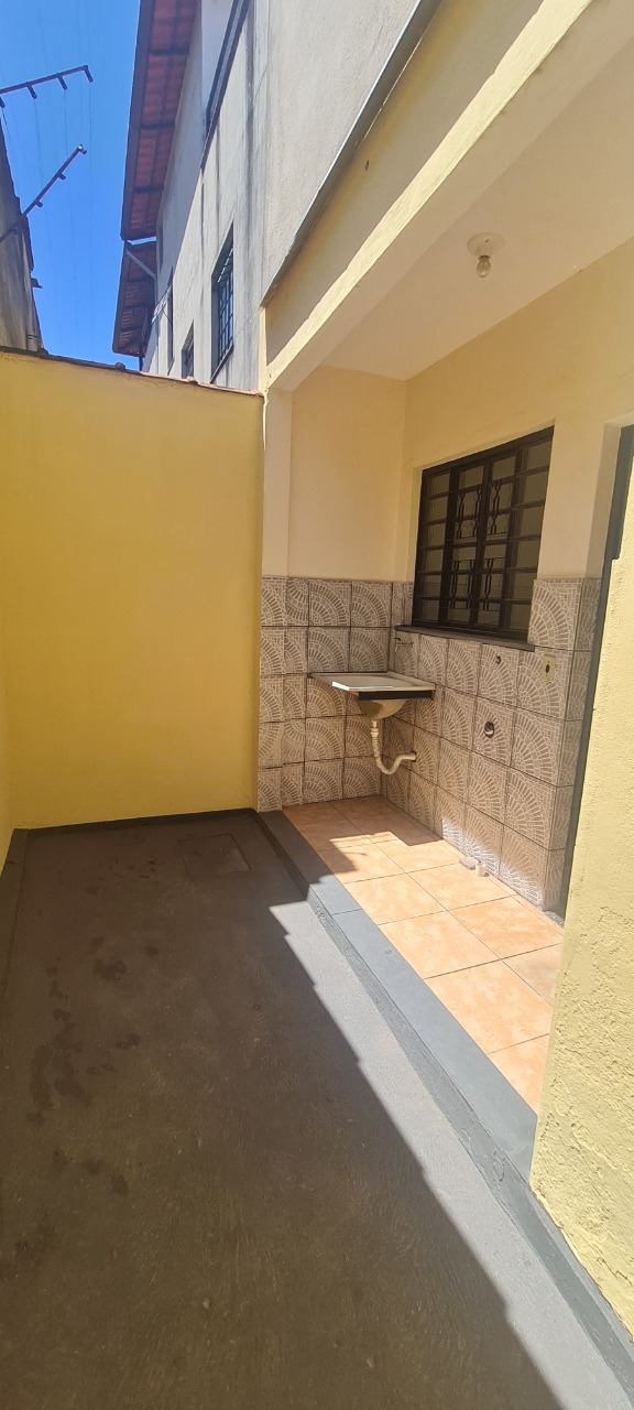 Casa para alugar com 2 quartos, 85m² - Foto 11