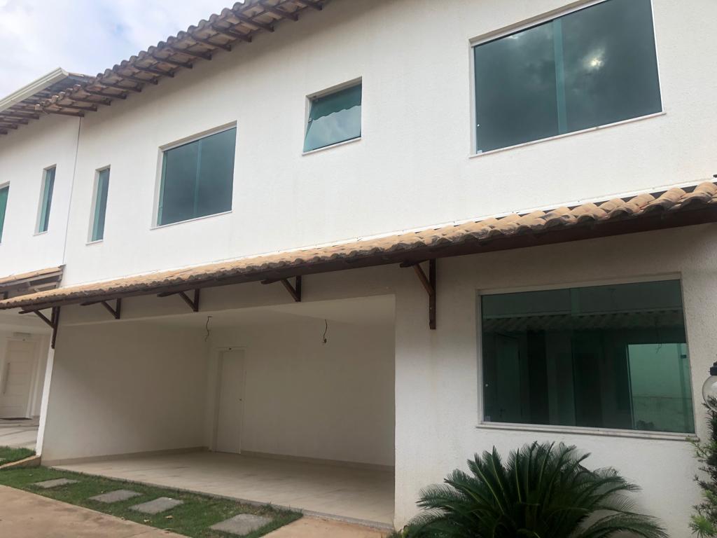 Casa à venda com 4 quartos, 157m² - Foto 1