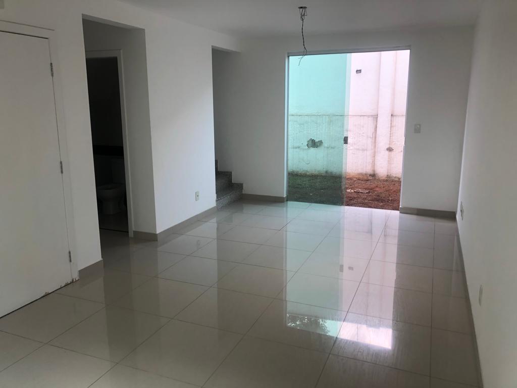 Casa à venda com 4 quartos, 157m² - Foto 3