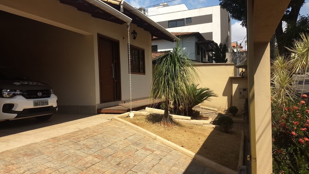 Casa à venda com 3 quartos, 420m² - Foto 1