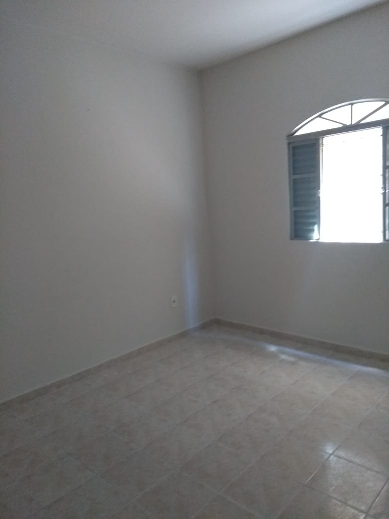 Casa à venda com 5 quartos, 220m² - Foto 4