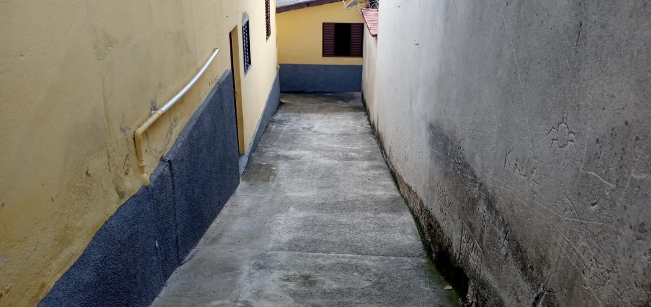 Casa à venda com 6 quartos, 300m² - Foto 1