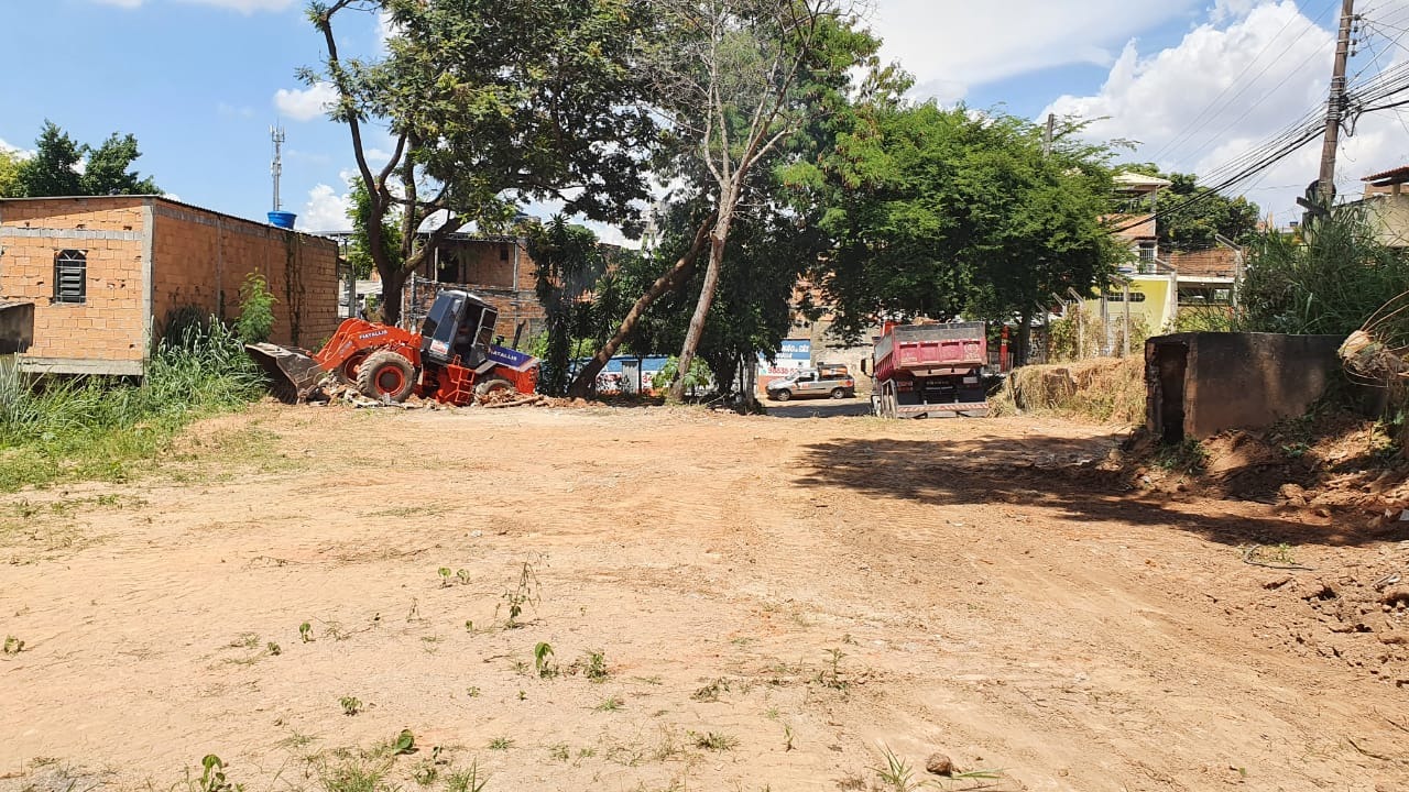 Terreno à venda, 900m² - Foto 1