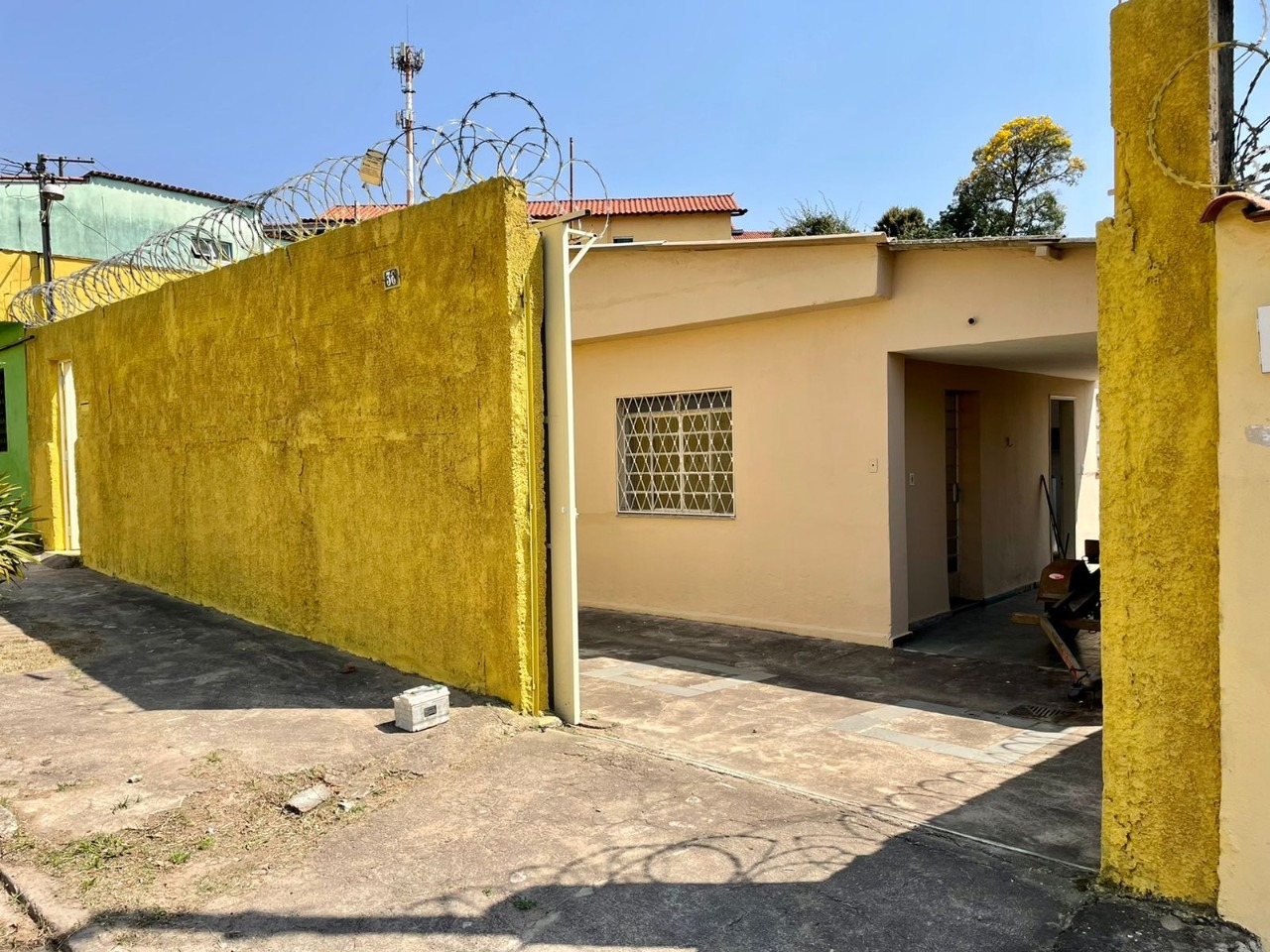 Casa à venda com 2 quartos, 360m² - Foto 1