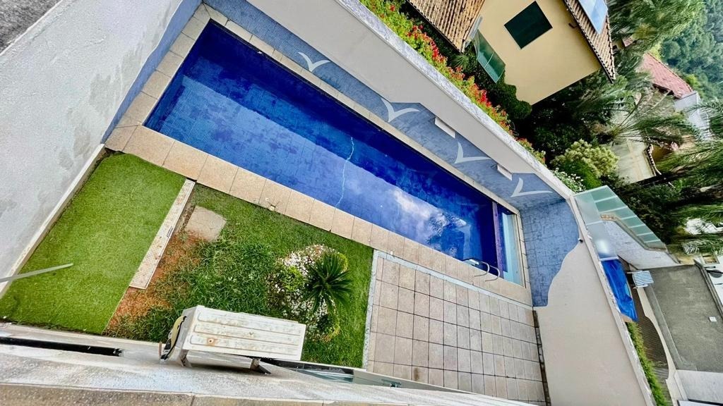 Casa de Condomínio à venda com 4 quartos, 380m² - Foto 1