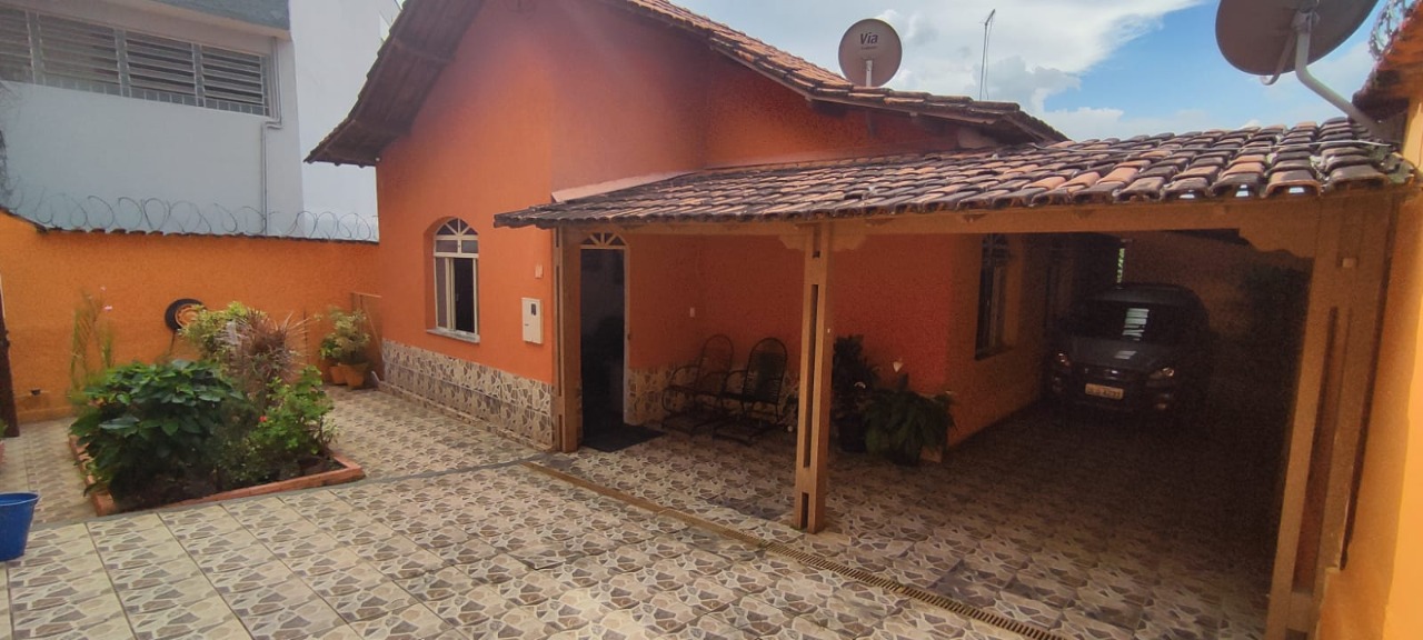 Casa à venda com 3 quartos, 360m² - Foto 1